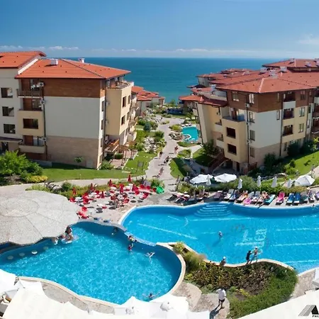 Lavish, Poolside 2 Bed At Garden Of Eden Apartman